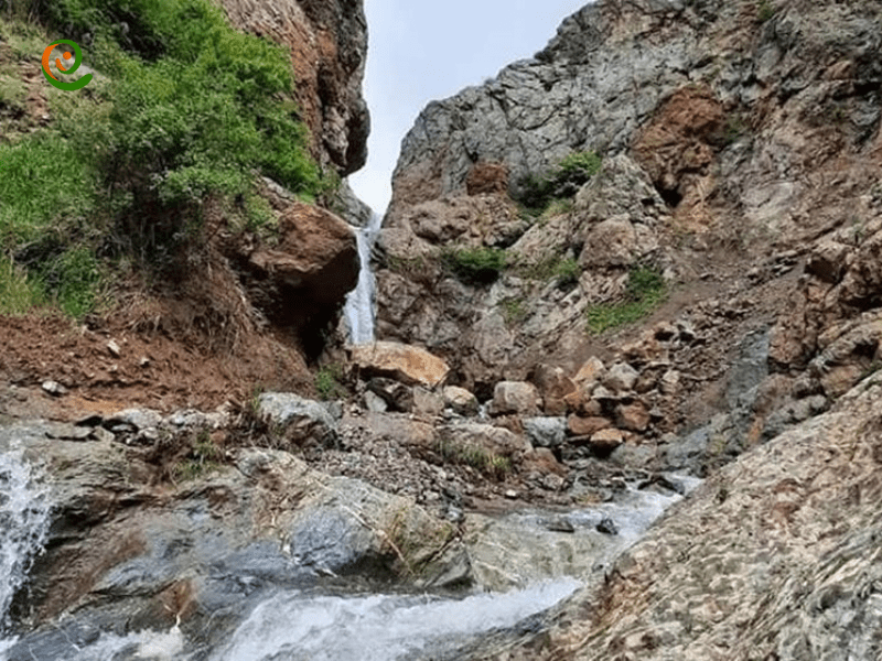 آبشار نارون در منطقه لواسانات در شمال شرق تهران قرار دارد درباره آن در دکوول بخوانید.